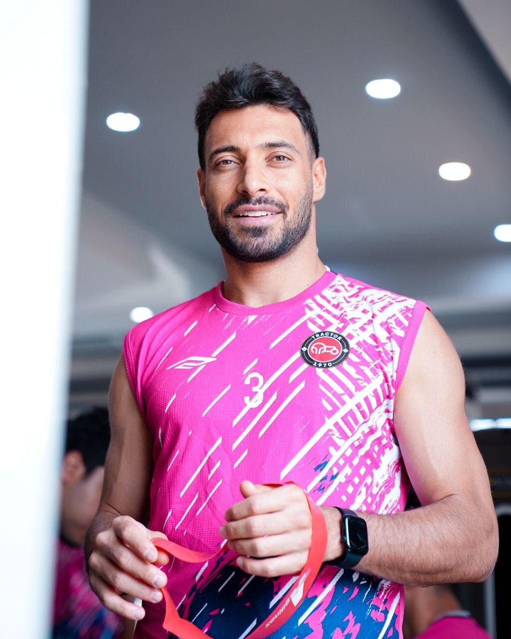 دوئل میان حسینی و اخباری در تمرینات سپاهان / خط و نشان استقلال برای تراکتور با ژست قهرمانی