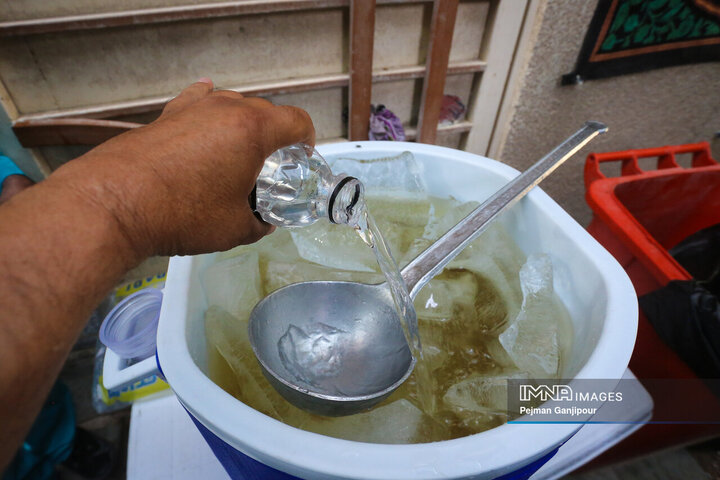 فعالیت خادمان اربعین حسینی شهرداری اصفهان در کربلا