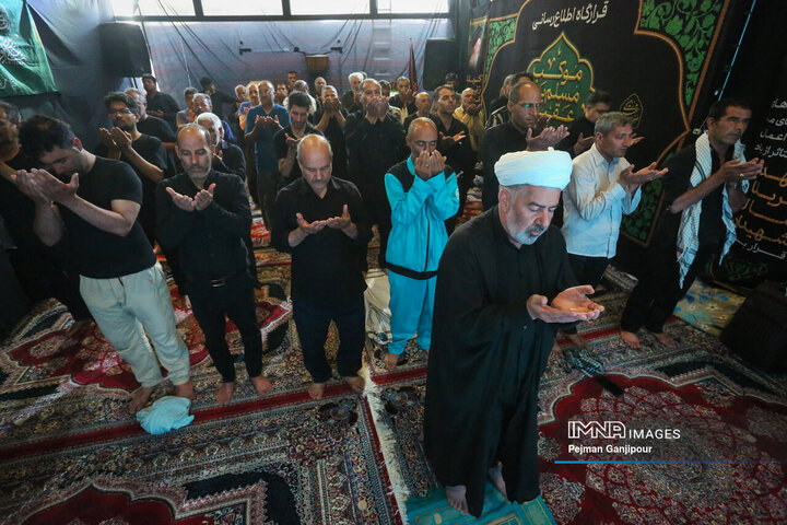 فعالیت خادمان اربعین حسینی شهرداری اصفهان در کربلا