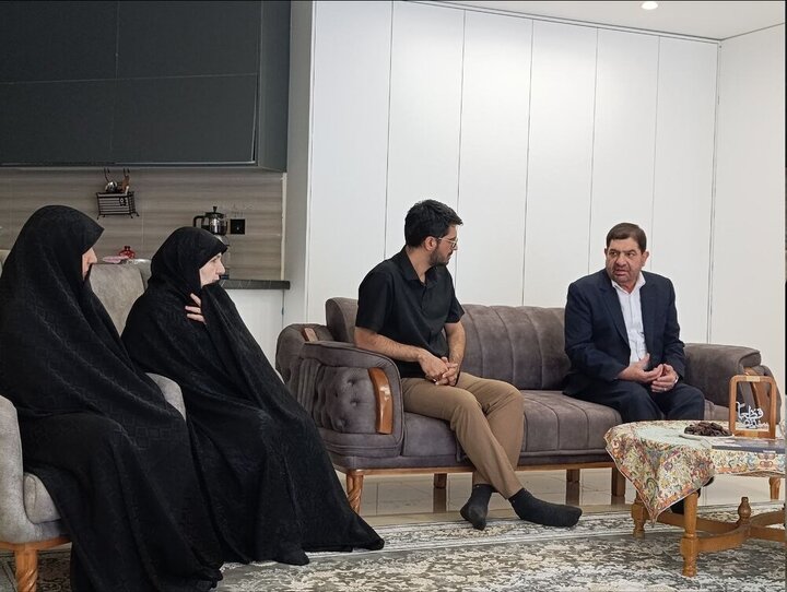 دیدار دستیار رهبری انقلاب با خانواده شهید محمود باقری