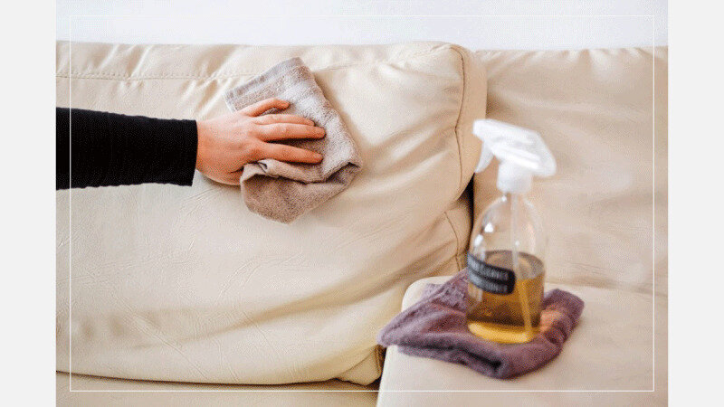 پاک کردن چسب قطره ای از روی مبل