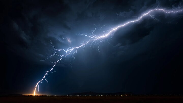 ثبت رعد و برقی ۸۳۰ کیلومتری از فضا