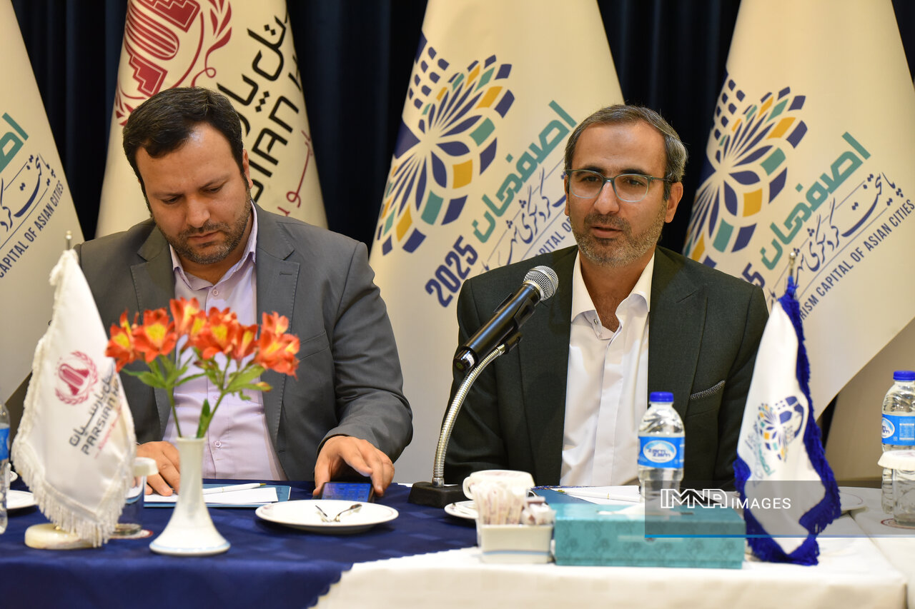 اهدای پرچمهای نمادین به هتلهای اصفهان؛ گامی برای همبستگی گردشگری