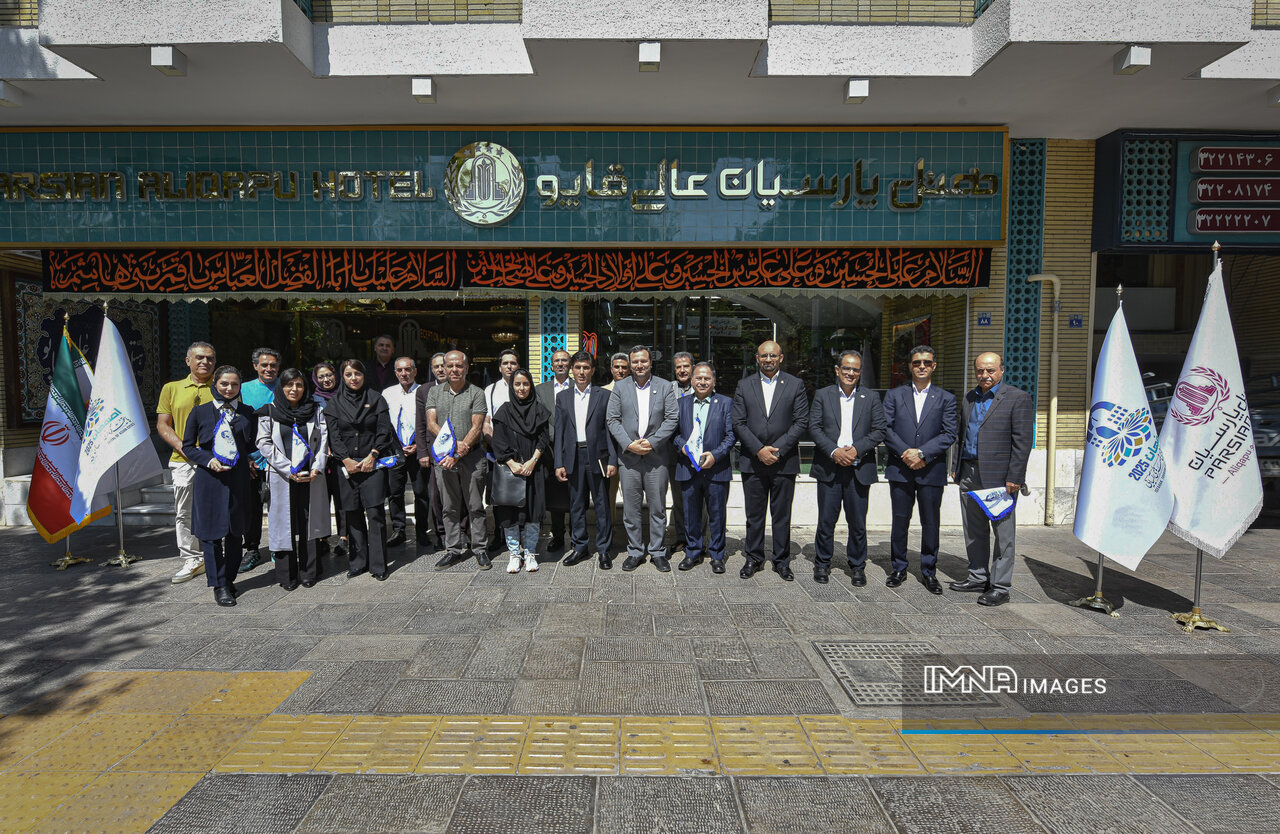 اهدای پرچمهای نمادین به هتلهای اصفهان؛ گامی برای همبستگی گردشگری