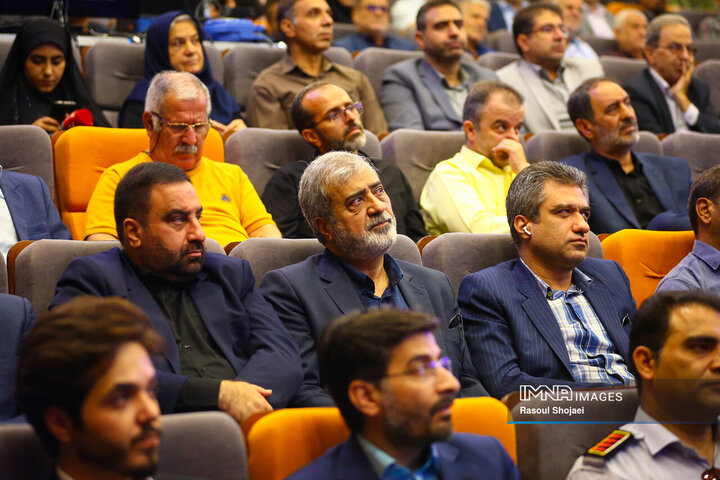 آیین بهره‌برداری از ۱۴ کیلومتر مسیر رینگ چهارم ترافیکی اصفهان