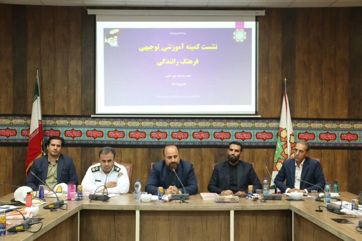 فرهنگسازی، کلید حل معضل بزرگ ترافیک در خرمآباد فرهنگسازی، کلید حل معضل بزرگ ترافیک در خرمآباد