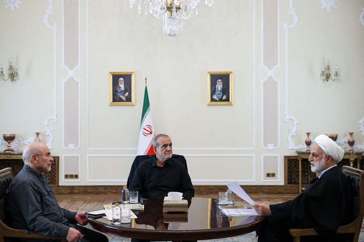 نشست مشترک سران قوا به میزبانی رئیسجمهور برگزار شد نشست مشترک سران قوا به میزبانی رئیسجمهور برگزار شد