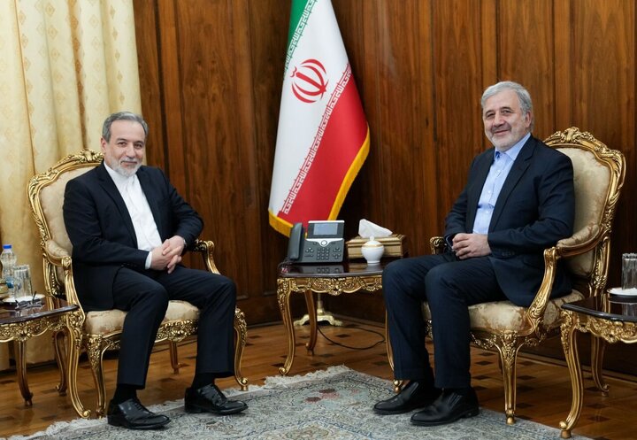 دیدار سفیر ایران در عربستان سعودی با عراقچی دیدار سفیر ایران در عربستان سعودی با عراقچی