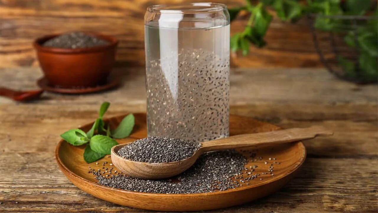دانه چیا چیست و چرا ورزشکاران و گیاهخواران به آن علاقه دارند؟