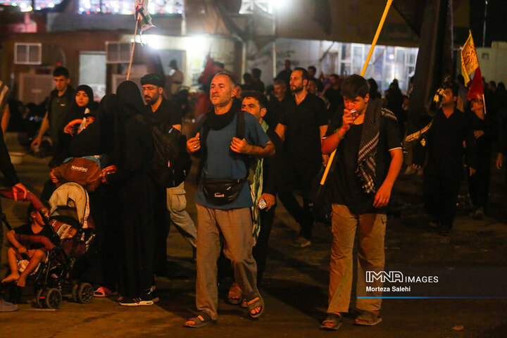 پیاده‌روی اربعین در مسیر نجف به کربلا