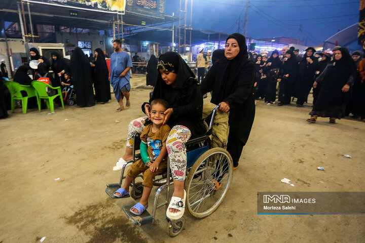 پیاده‌روی اربعین در مسیر نجف به کربلا