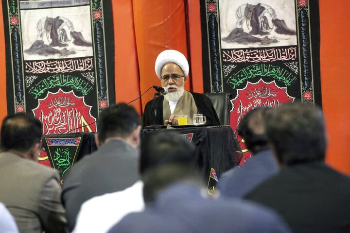 خدمت به زائران اربعین بالاتر از خود زیارت است