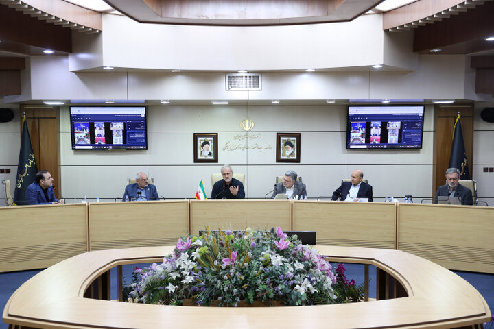 پزشکان از قالبهای محدود خارج شوند و نجاتبخش جامعه خود باشند