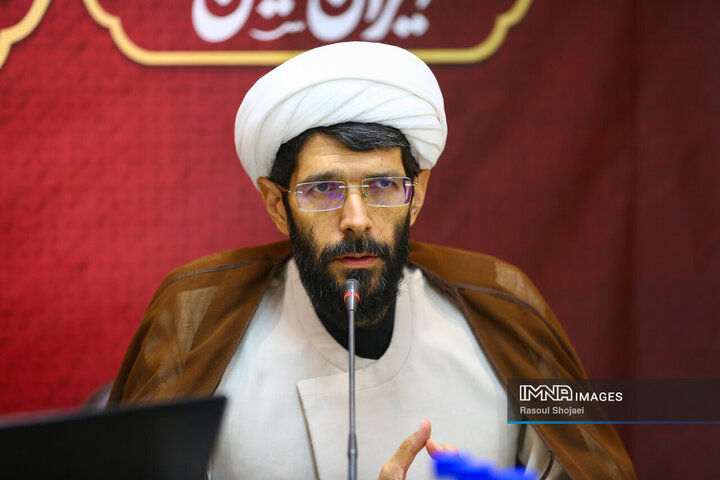 خبرگزاری ایمنا در پیاده‌روی جاماندگان اربعین نقش یک رسانه انقلابی را ایفا می‌کند