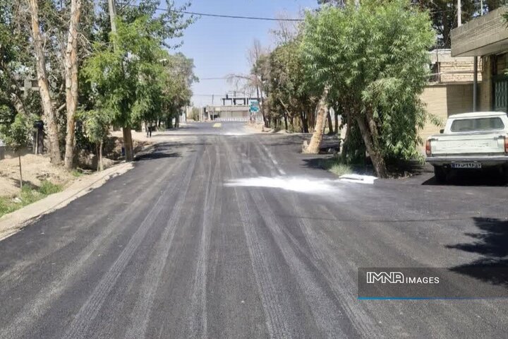 اجرای روکش آسفالت ۸ هزار مترمربعی خیابان اصلی محله خاتون‌آباد