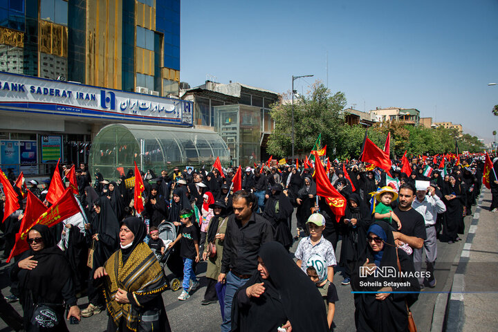 پیاده‌روی جاماندگان اربعین حسینی در شیراز