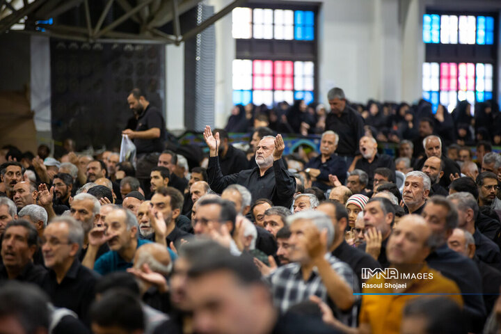 نماز ظهر اربعین در اصفهان