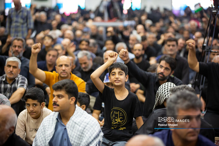 نماز ظهر اربعین در اصفهان