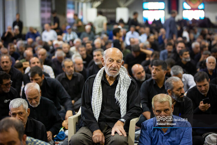 نماز ظهر اربعین در اصفهان