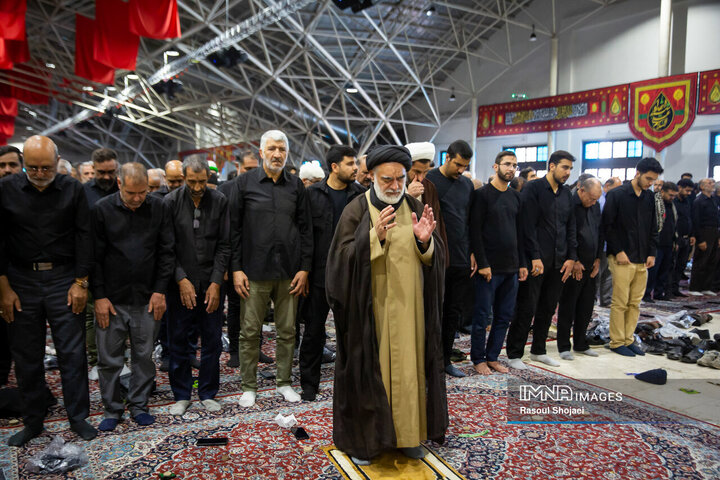 نماز ظهر اربعین در اصفهان