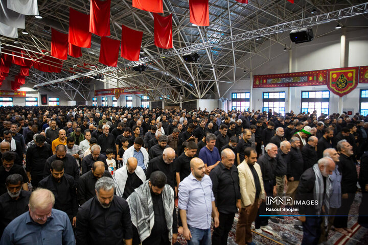 نماز ظهر اربعین در اصفهان