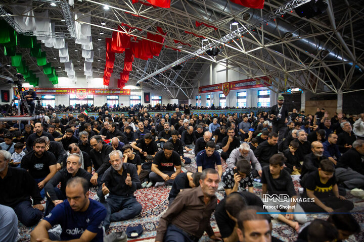 نماز ظهر اربعین در اصفهان