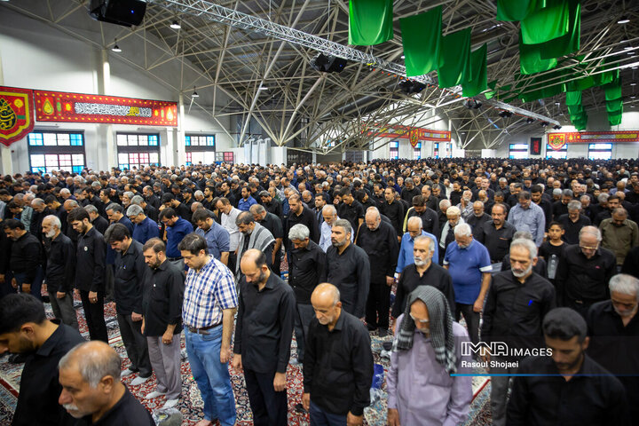 نماز ظهر اربعین در اصفهان