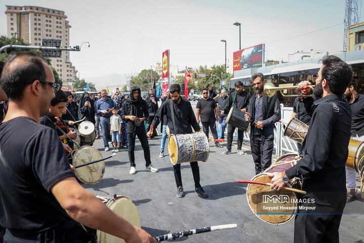 پیاده‌روی جاماندگان اربعین حسینی در مشهد مقدس