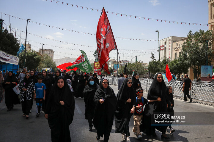 پیاده‌روی جاماندگان اربعین حسینی در مشهد مقدس