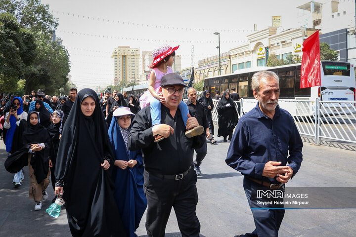 پیاده‌روی جاماندگان اربعین حسینی در مشهد مقدس