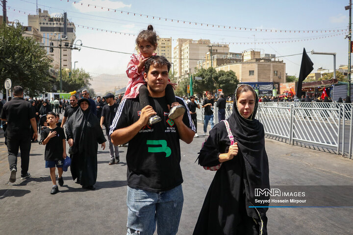 پیاده‌روی جاماندگان اربعین حسینی در مشهد مقدس