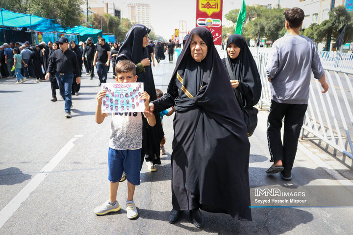 پیاده‌روی جاماندگان اربعین حسینی در مشهد مقدس