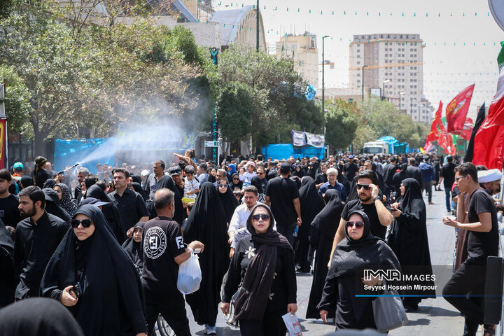 پیاده‌روی جاماندگان اربعین حسینی در مشهد مقدس