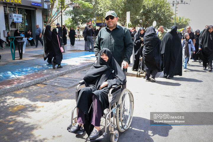 پیاده‌روی جاماندگان اربعین حسینی در مشهد مقدس