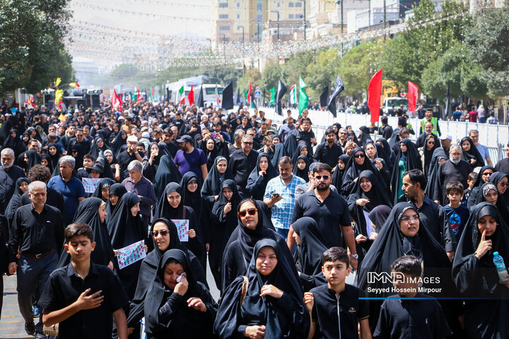پیاده‌روی جاماندگان اربعین حسینی در مشهد مقدس
