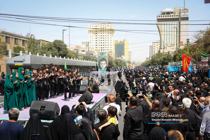 پیاده‌روی جاماندگان اربعین حسینی در مشهد مقدس