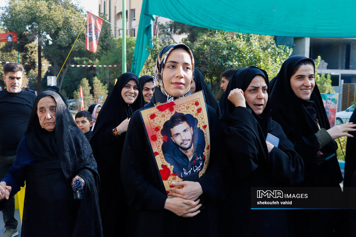 یاد شهدای جنگ 12 روزه با جاماندگان اربعین حسینی