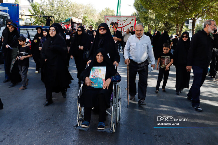 یاد شهدای جنگ 12 روزه با جاماندگان اربعین حسینی