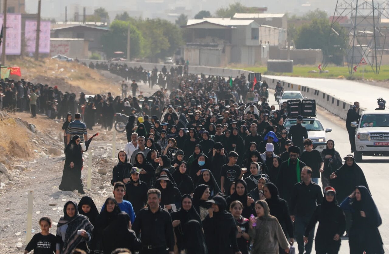 از کربلا تا خرمآباد؛ روایت گامهایی که از دل برمیخیزد