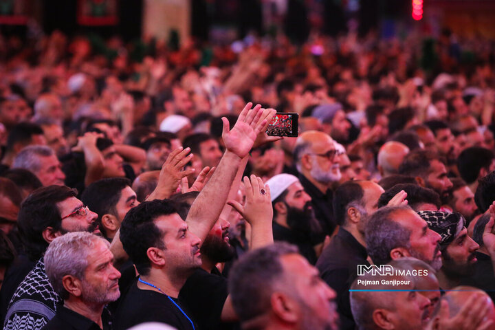 حرم امام حسین(ع) در شب اربعین