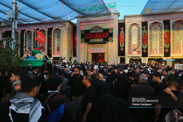 حرم امام حسین(ع) در شب اربعین