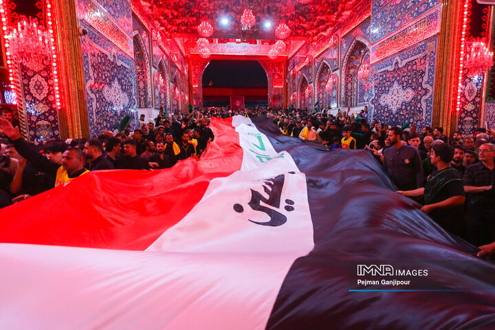 حرم امام حسین(ع) در شب اربعین