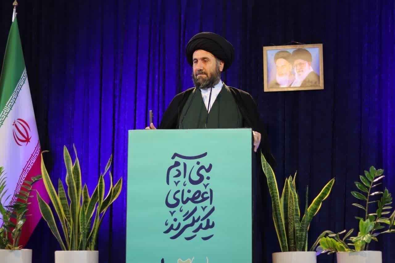 مراقب مرزهای اعتقادی و فرهنگی جامعه باشیم