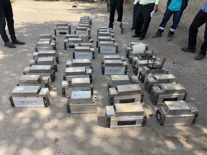 کشف ۲ مرکز استخراج رمزارز غیرمجاز با ۶۴ ماینر در استان البرز