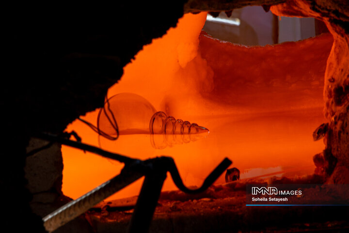 شیشه گری سنتی میمند