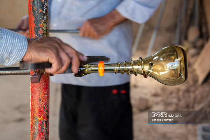 شیشه گری سنتی میمند