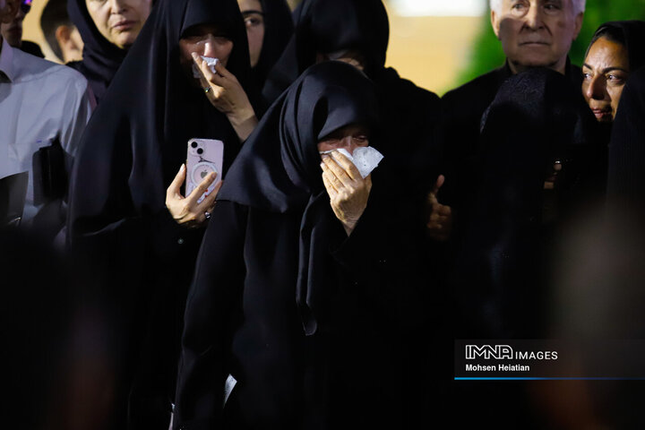 ورود پیکر استاد فرشچیان به اصفهان