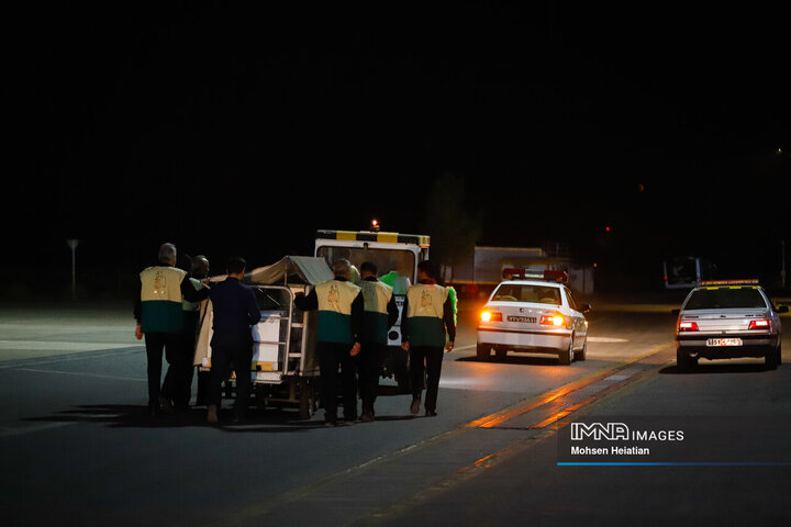 ورود پیکر استاد فرشچیان به اصفهان