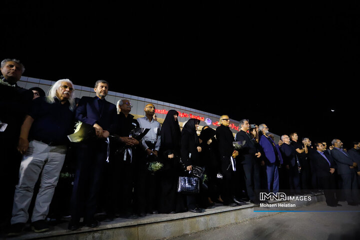 ورود پیکر استاد فرشچیان به اصفهان