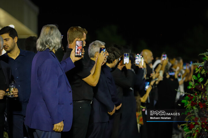 ورود پیکر استاد فرشچیان به اصفهان